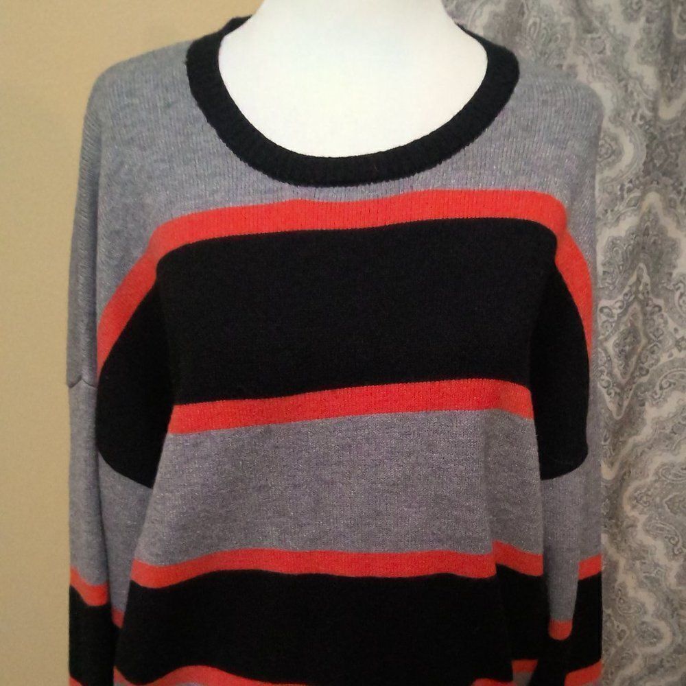5/$50 Forever 21 Large Gray Black & Coral Striped Crewneck Sweater